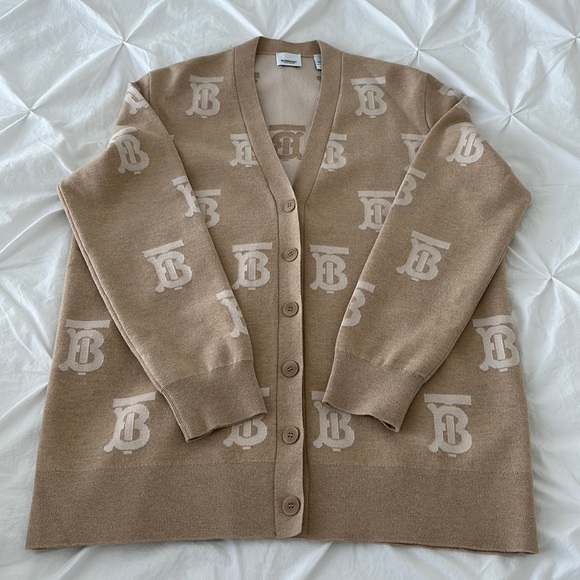 Burberry Monogram Wool Silk Blend Oversized Cardigan – Size M (Light Camel) - Picture 2 of 5